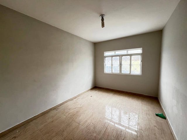 Casa 3 quartos e 1 banheiro, para alugar, no bairro São Geraldo em Pouso Alegre