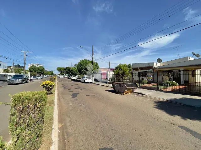 Casa com 520m² 5 quartos e 2 banheiros, à venda, no bairro Centro em Rolândia