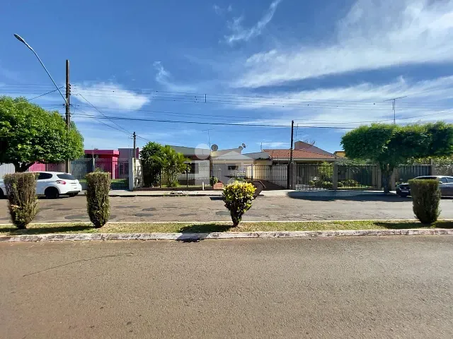 Casa com 520m² 5 quartos e 2 banheiros, à venda, no bairro Centro em Rolândia