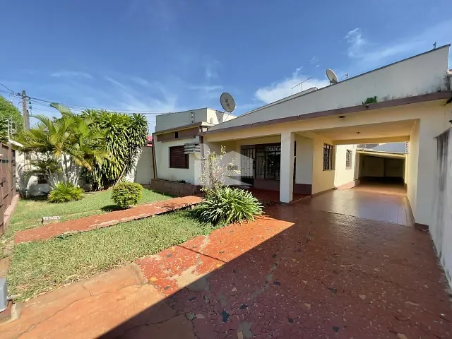 Casa com 520m² 5 quartos e 2 banheiros, à venda, no bairro Centro em Rolândia
