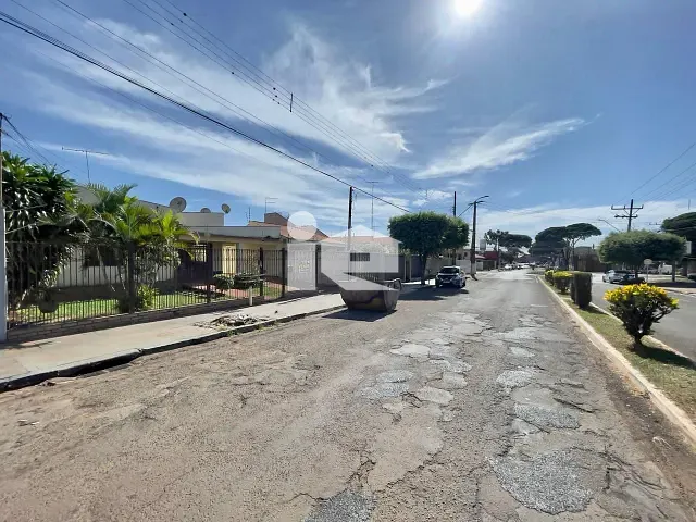 Casa com 520m² 5 quartos e 2 banheiros, à venda, no bairro Centro em Rolândia