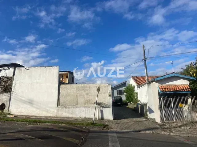 Casa com 200m² 6 quartos e 6 banheiros, à venda, no bairro Pinheirinho em Curitiba