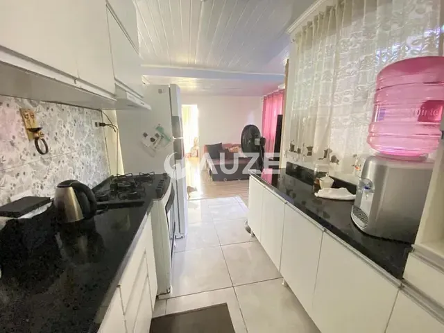 Casa com 200m² 6 quartos e 6 banheiros, à venda, no bairro Pinheirinho em Curitiba
