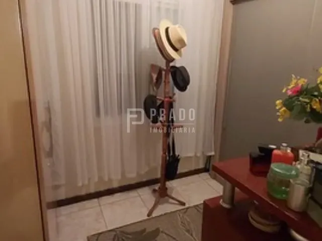 Casa com 300m² 4 quartos e 2 banheiros, à venda, no bairro Três Vendas em Pelotas