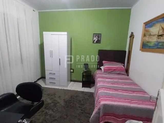 Casa com 300m² 4 quartos e 2 banheiros, à venda, no bairro Três Vendas em Pelotas