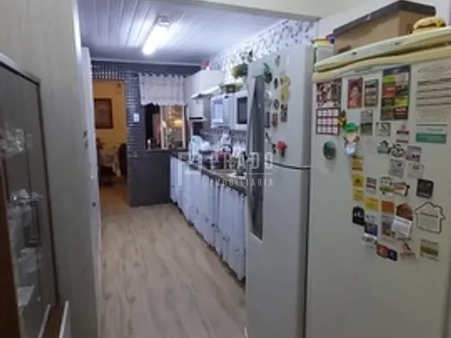 Casa com 300m² 4 quartos e 2 banheiros, à venda, no bairro Três Vendas em Pelotas