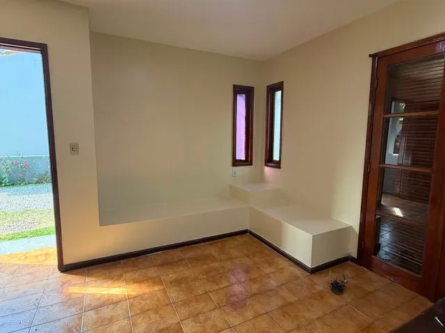 Casa 2 quartos e 2 banheiros, à venda, no bairro Colinas em Rio das Ostras