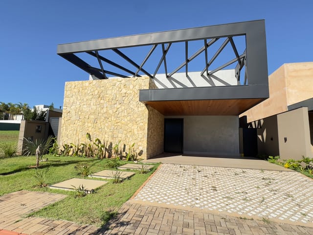 Casa 3 quartos e 5 banheiros, à venda, no bairro Parque dos Novos Estados em Campo Grande