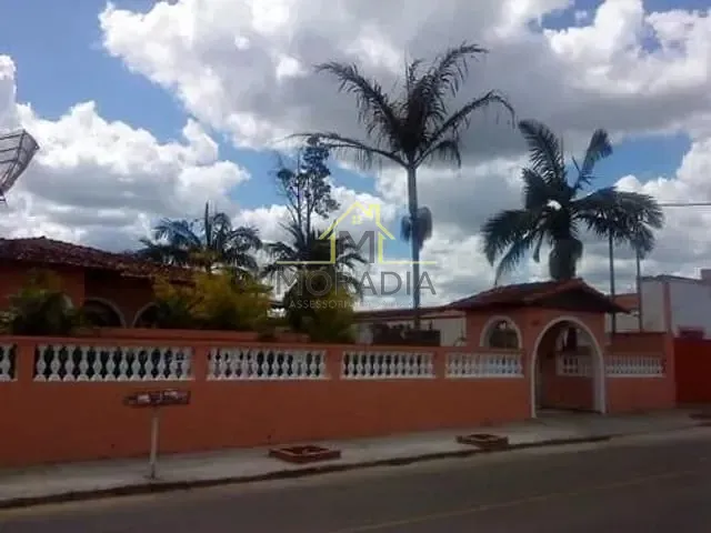 Casa com 1000m² 4 quartos e 4 banheiros, à venda, no bairro Centro em Guaranésia