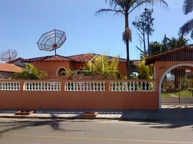 Casa com 1000m² 4 quartos e 4 banheiros, à venda, no bairro Centro em Guaranésia