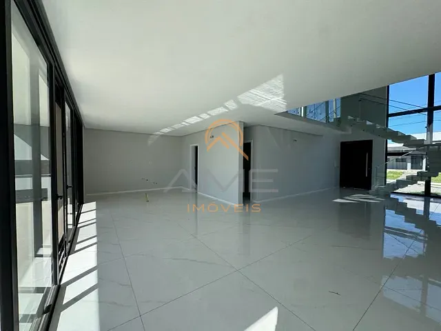 Casa com 400m² 3 quartos e 4 banheiros, à venda, no bairro Laranjal em Pelotas