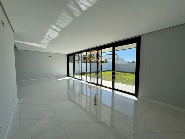 Casa com 400m² 3 quartos e 4 banheiros, à venda, no bairro Laranjal em Pelotas
