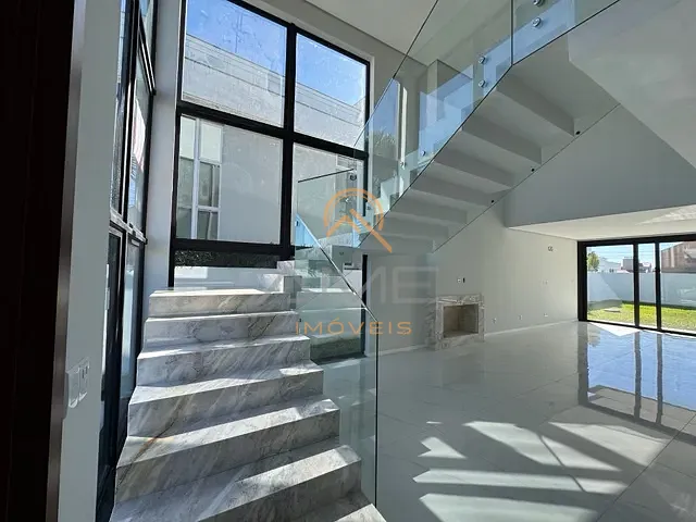 Casa com 400m² 3 quartos e 4 banheiros, à venda, no bairro Laranjal em Pelotas