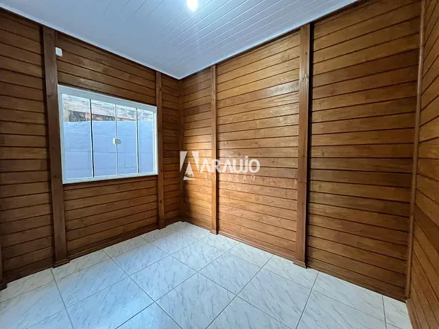 Casa com 90m² 2 quartos e 1 banheiro, para alugar, no bairro Espinheiros em Itajaí