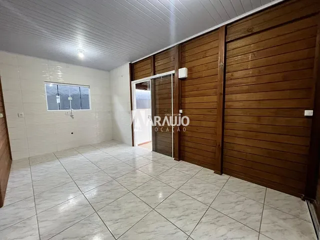 Casa com 90m² 2 quartos e 1 banheiro, para alugar, no bairro Espinheiros em Itajaí
