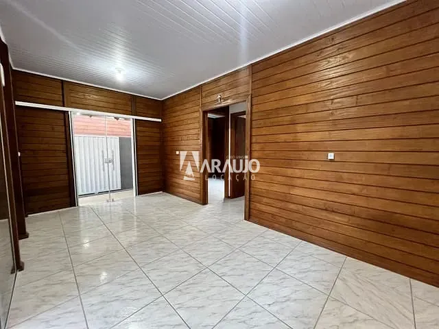 Casa com 90m² 2 quartos e 1 banheiro, para alugar, no bairro Espinheiros em Itajaí