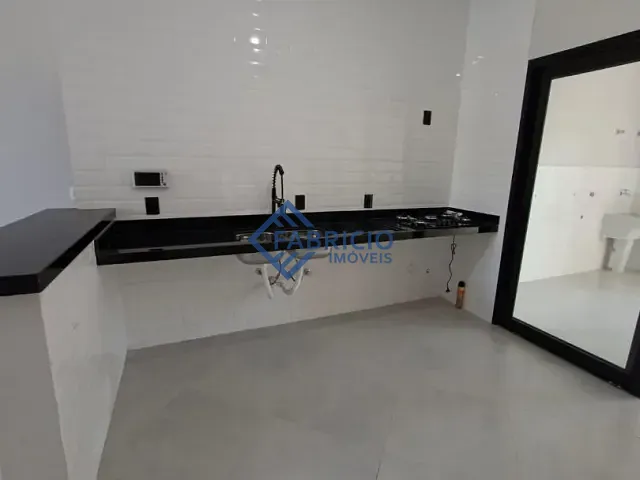 Casa com 250m² 3 quartos e 4 banheiros, à venda, no bairro Centro em Vinhedo