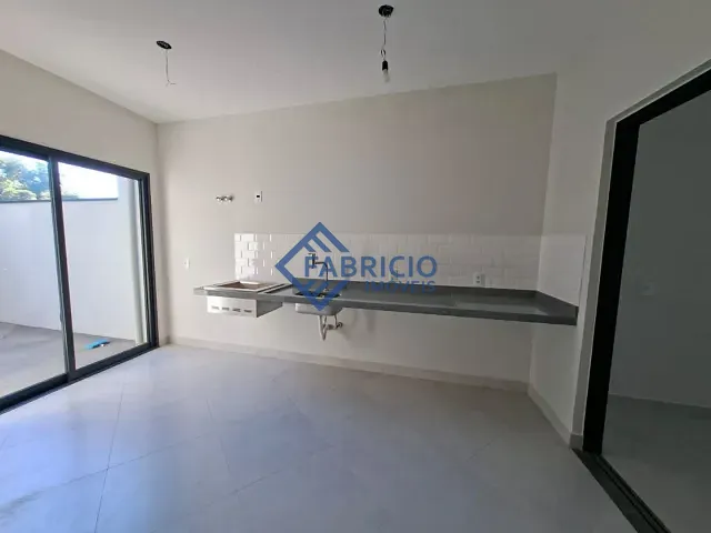 Casa com 250m² 3 quartos e 4 banheiros, à venda, no bairro Centro em Vinhedo