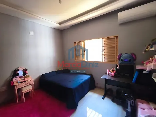 Casa com 210m² 4 quartos e 1 banheiro, à venda, no bairro Joaquim de Paula Ribeiro em Ituverava