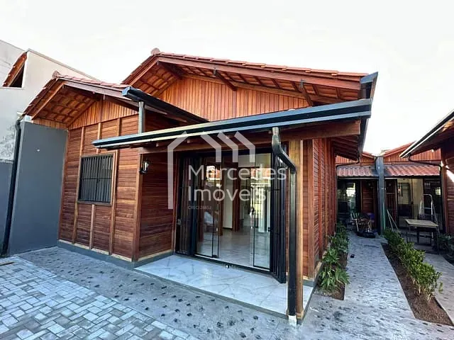 Casa com 40m² 2 quartos e 1 banheiro, para alugar, no bairro Centro em Itajaí