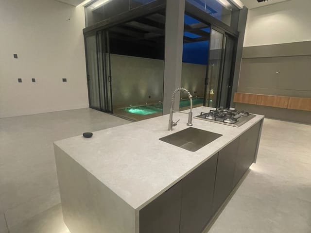 Casa com 350m² 3 quartos e 3 banheiros, à venda, no bairro Loteamento Jardim de Monet em Sinop