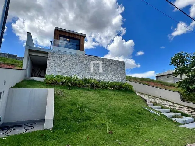 Casa com 560m² 4 quartos e 5 banheiros, à venda, no bairro Condomínio Vale das Águas em Bragança Paulista