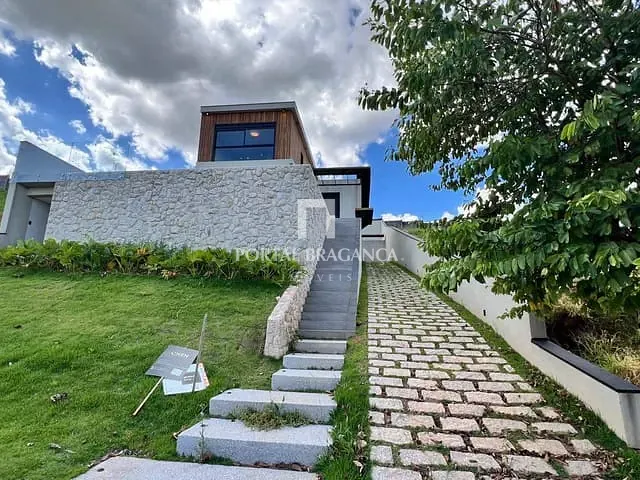 Casa com 560m² 4 quartos e 5 banheiros, à venda, no bairro Condomínio Vale das Águas em Bragança Paulista