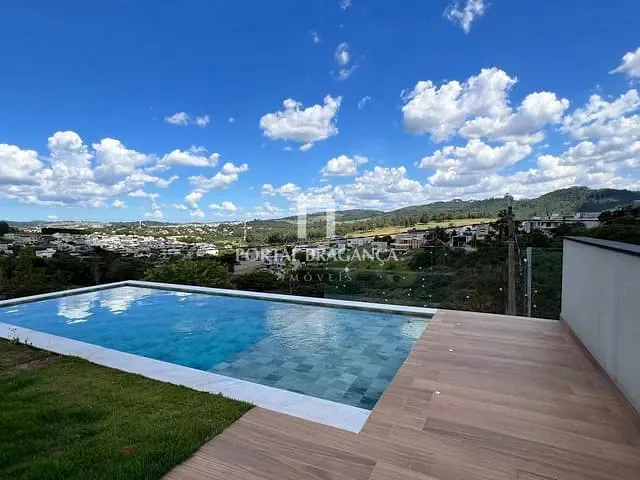 Casa com 560m² 4 quartos e 5 banheiros, à venda, no bairro Condomínio Vale das Águas em Bragança Paulista