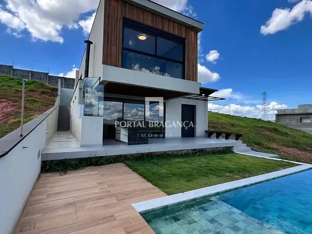 Casa com 560m² 4 quartos e 5 banheiros, à venda, no bairro Condomínio Vale das Águas em Bragança Paulista