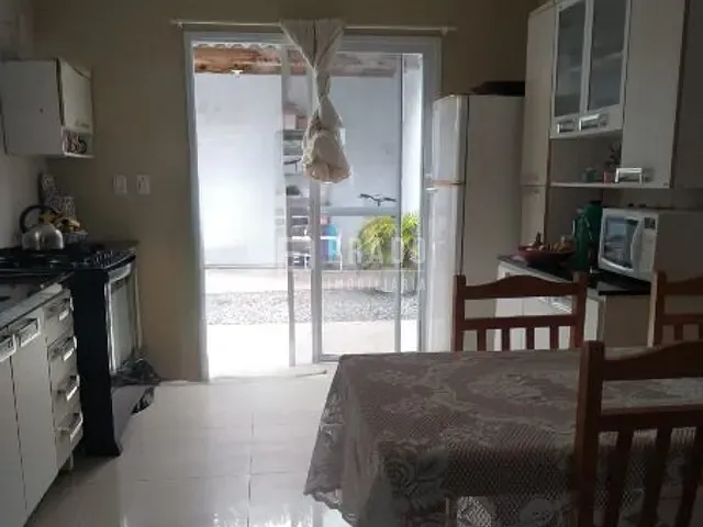 Casa com 125m² 2 quartos e 1 banheiro, à venda, no bairro Laranjal em Pelotas