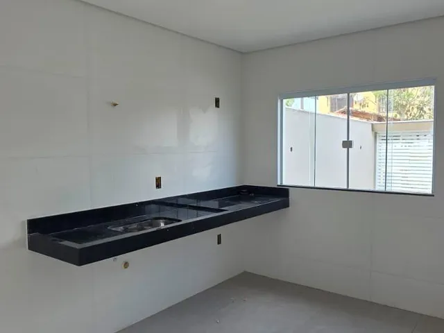 Casa 2 quartos e 1 banheiro, à venda, no bairro Extensão do Bosque em Rio das Ostras