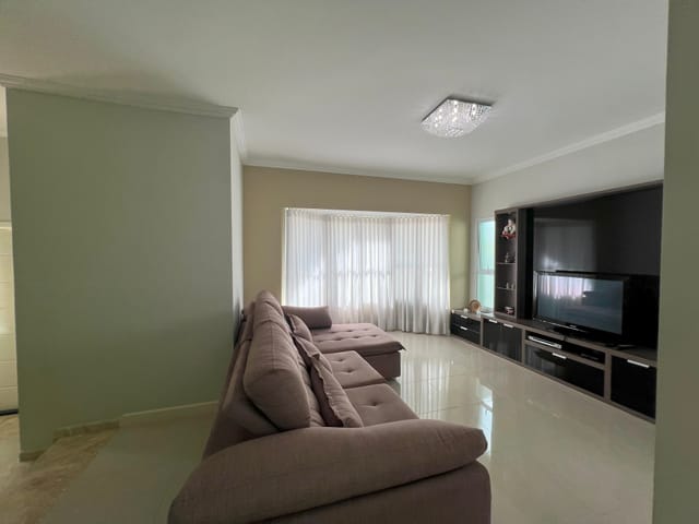 Casa com 450m² 3 quartos e 3 banheiros, à venda, no bairro Villaggio Capríccio em Louveira