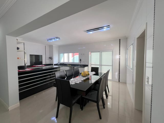 Casa com 450m² 3 quartos e 3 banheiros, à venda, no bairro Villaggio Capríccio em Louveira