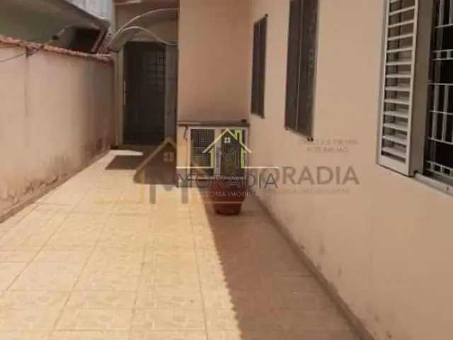 Casa com 300m² 3 quartos e 2 banheiros, à venda, no bairro Jardim Planalto em Guaxupé