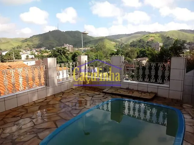 Casa com 1m² 3 quartos e 5 banheiros, à venda, no bairro Química em Barra do Piraí