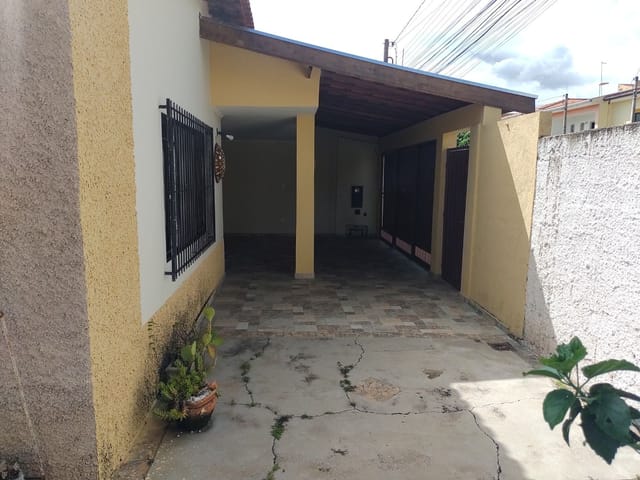 Casa com 340m² 3 quartos e 1 banheiro, à venda, no bairro Jardim Almeida em São João da Boa Vista