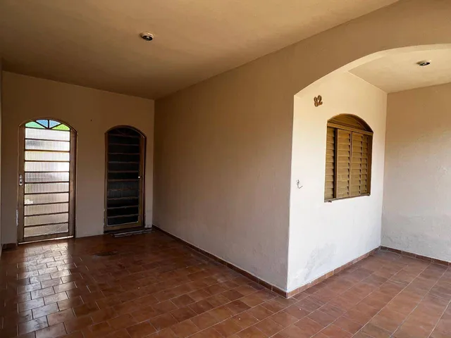 Casa 3 quartos e 1 banheiro, para alugar, no bairro Santa Cecília em Pouso Alegre