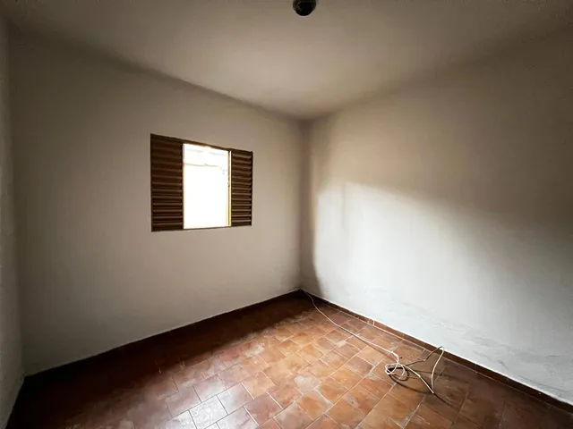 Casa 3 quartos e 1 banheiro, para alugar, no bairro Santa Cecília em Pouso Alegre