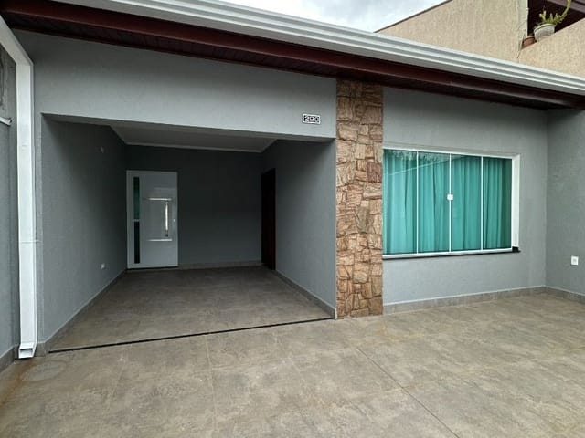 Casa com 210m² 3 quartos e 1 banheiro, para alugar, no bairro Parque Novo Mundo em Americana