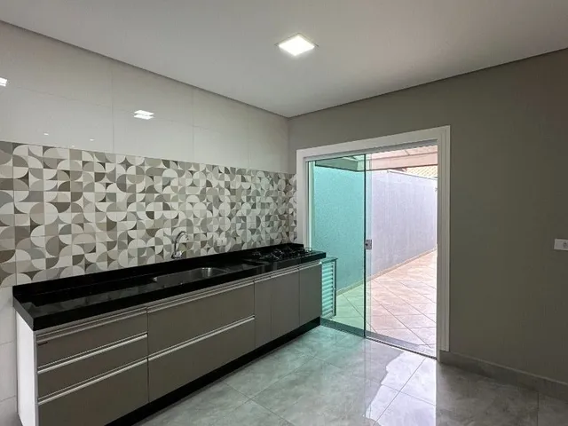 Casa com 210m² 3 quartos e 1 banheiro, para alugar, no bairro Parque Novo Mundo em Americana