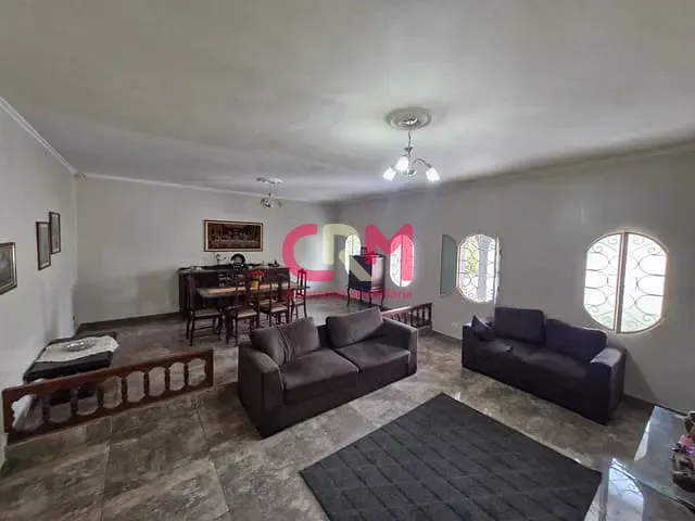 Casa com 420m² 3 quartos e 4 banheiros, à venda, no bairro Centro em Taquaritinga