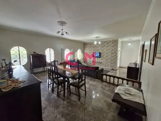 Casa com 420m² 3 quartos e 4 banheiros, à venda, no bairro Centro em Taquaritinga