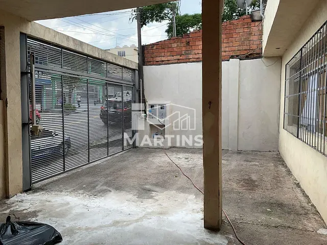 Casa com 280m² 3 quartos e 2 banheiros, à venda ou para alugar, no bairro Parque Pinheiros em Taboão da Serra