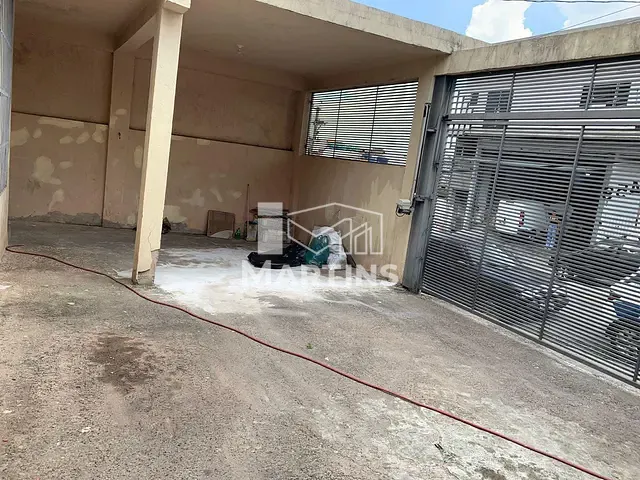 Casa com 280m² 3 quartos e 2 banheiros, à venda ou para alugar, no bairro Parque Pinheiros em Taboão da Serra