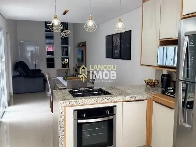 Casa 2 quartos e 2 banheiros, à venda, no bairro Jardim Vale Verde em Jundiaí
