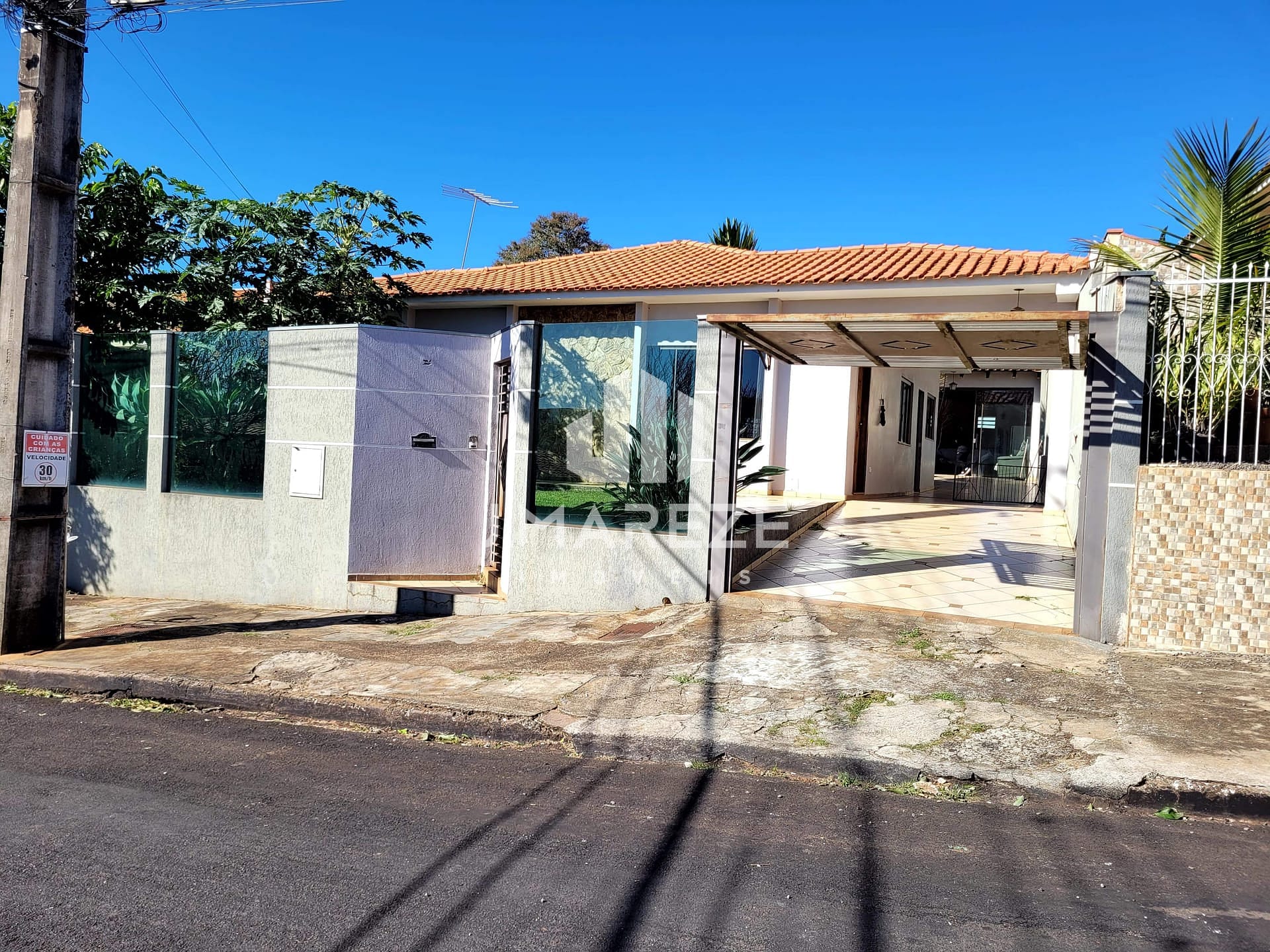 Casa à venda com 3 quartos, 176m² - Foto 2