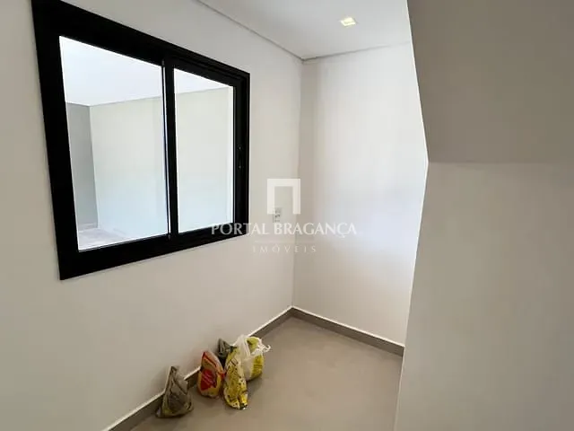 Casa com 450m² 3 quartos e 4 banheiros, à venda, no bairro Condomínio Vale das Águas em Bragança Paulista
