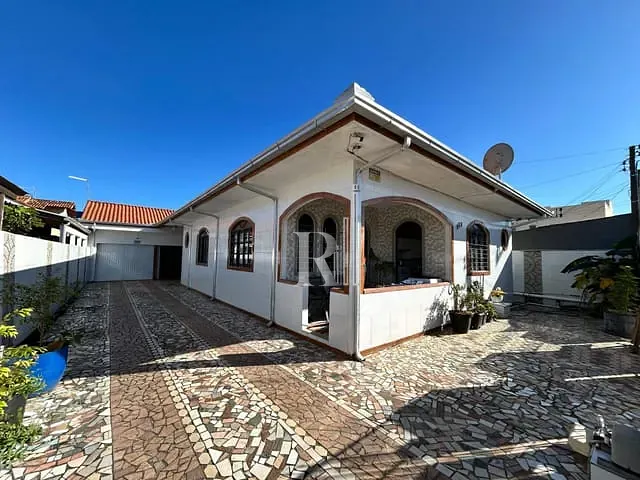 Casa com 455m² 3 quartos e 4 banheiros, à venda, no bairro Praça em Tijucas