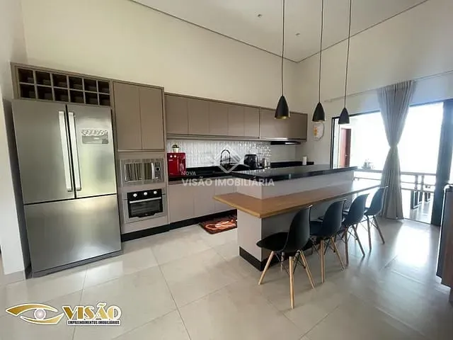 Casa com 300m² 2 quartos e 1 banheiro, à venda, no bairro Loteamento Village em Sinop