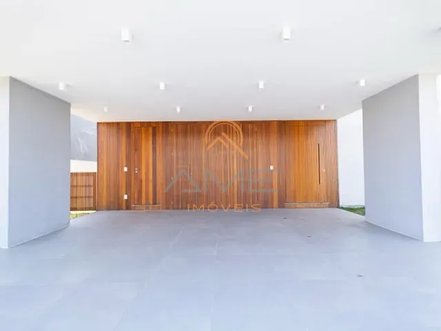 Casa 3 quartos e 5 banheiros, à venda, no bairro Laranjal em Pelotas